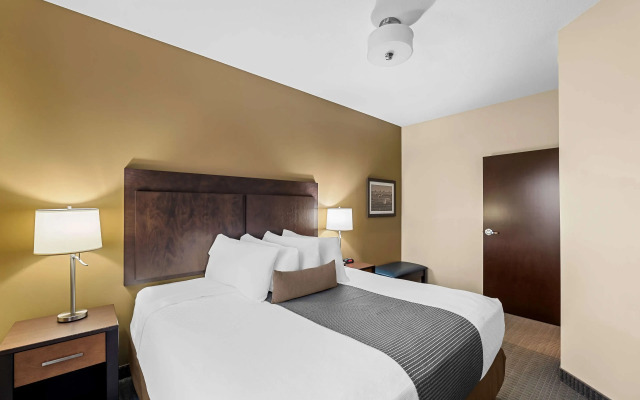 Best Western Plus Lacombe Inn & Suites