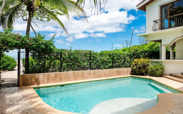Luxury Beachfront 5 Bedroom Villa on Famous Beach