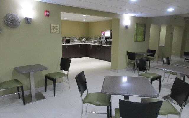 Best Western Plus Jonesboro Inn and Suites