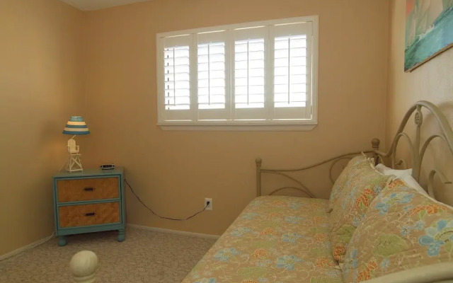 Cyndy s Beach House TS528