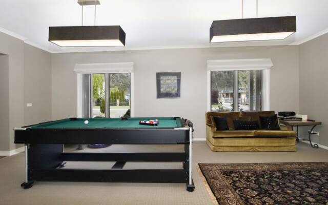 Collins Retreat - 4 Bedroom home with Pool