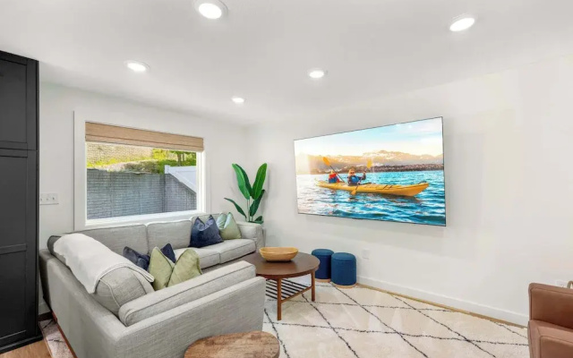 Little Bearcat Bungalow Stay on Ozark Waterfront