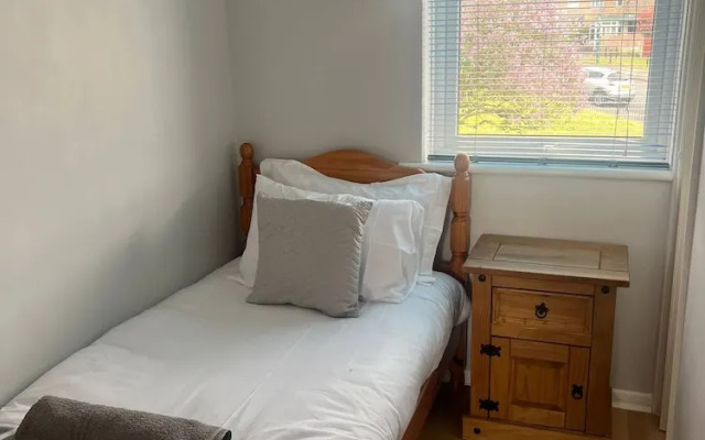 Comfortable 3 Bedroom House-ng5,sleeps 5