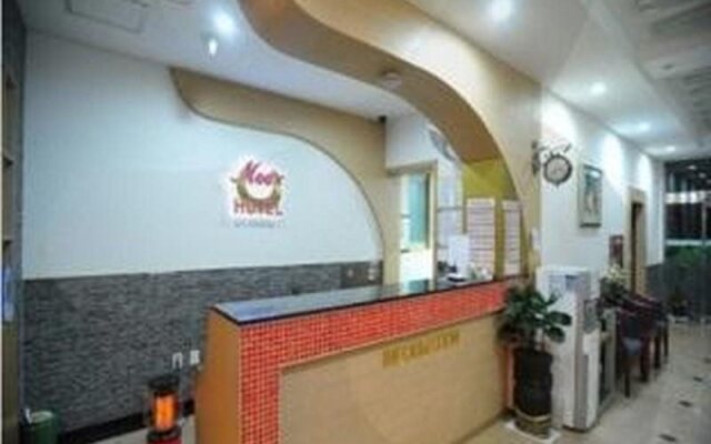 Goodstay Moon Hotel