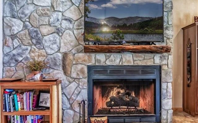 Cozy Knotty and Nice - Four Bedroom Cabin