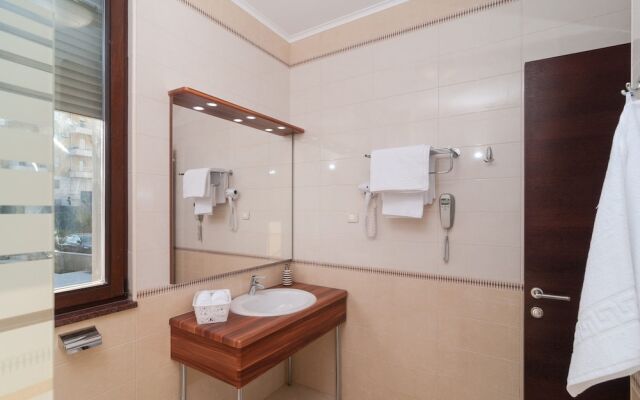 Luxury Rooms near Beach 2