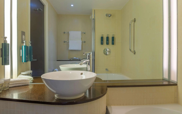 DoubleTree by Hilton London Heathrow Airport