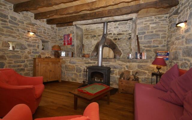 Spacious Holiday Home in Alvignac with Swimming Pool