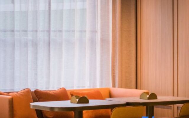 Orange Hotel (Shanghai North Bund Bauhinia Square)