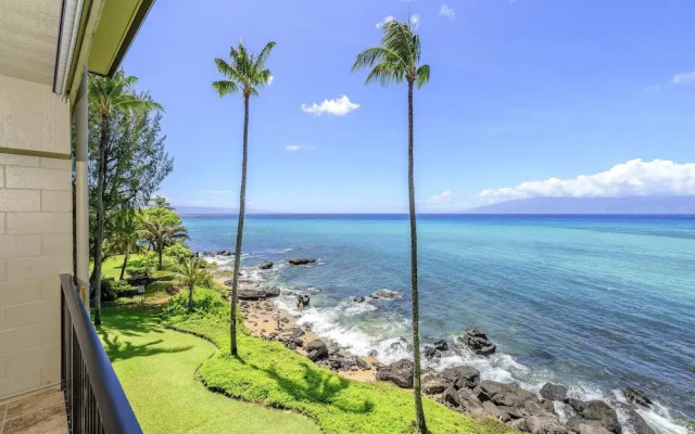 Noelani 304 3bdrm 2.5 Bath 3 Bedroom Condo by RedAwning