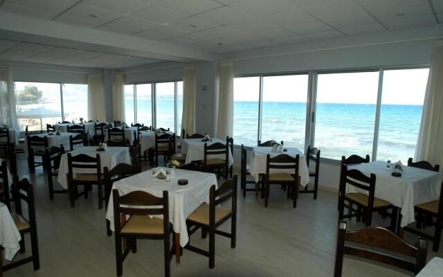 Chryssi Akti & Paradise Beach