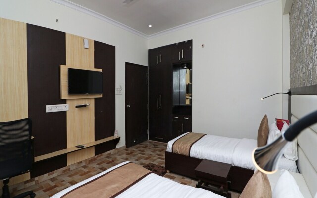 Oyo 14909 Hotel Vivid