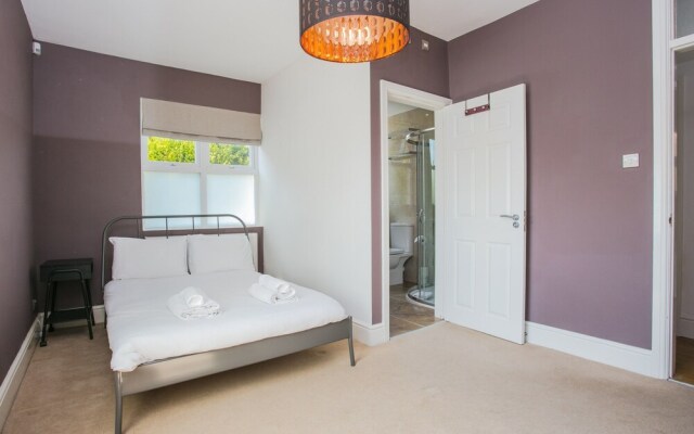 Three Bedroom Apartment in Willesden Green