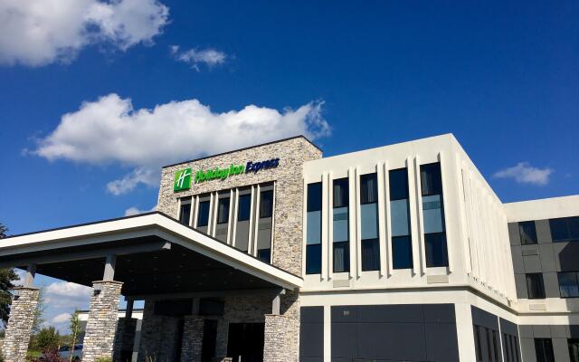 Holiday Inn Express Grand Island - Niagara Falls, an IHG Hotel