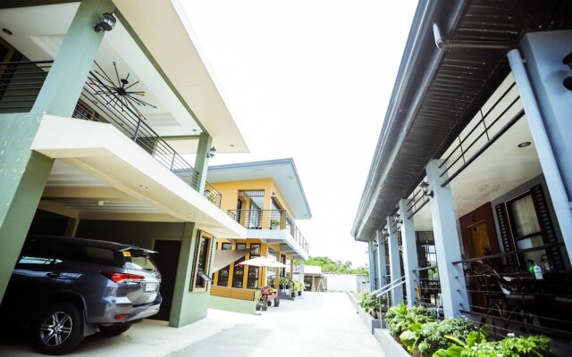 Zeller Court Apartelle