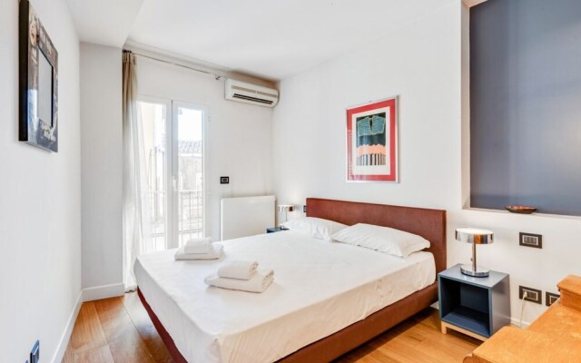 Piazza Santa Croce Design Apartment with Balcony