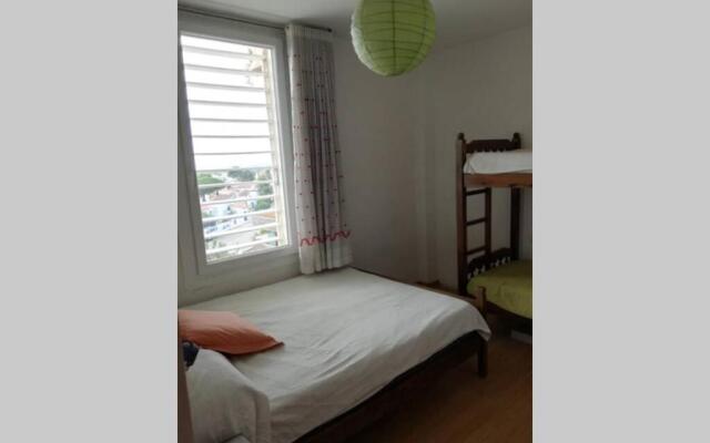 Apartament a Roses. Terrassa i piscina comunitaria