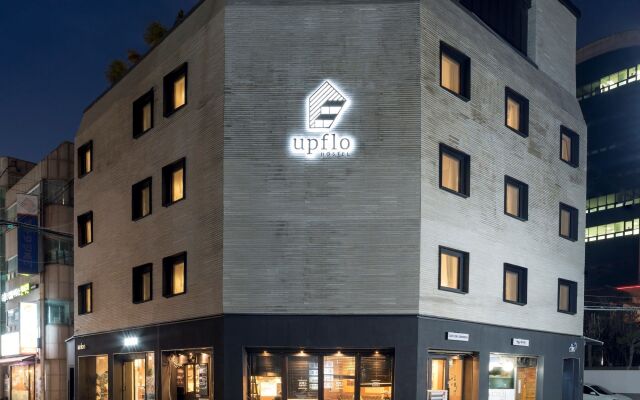 Upflo Hostel