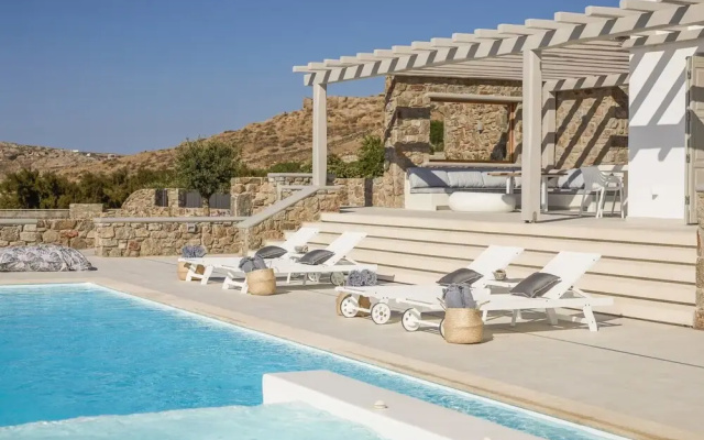 Nice Villa at Kalafatis Beach