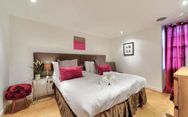 Quiet Mews Street Apartment in the Heart of Edinburgh