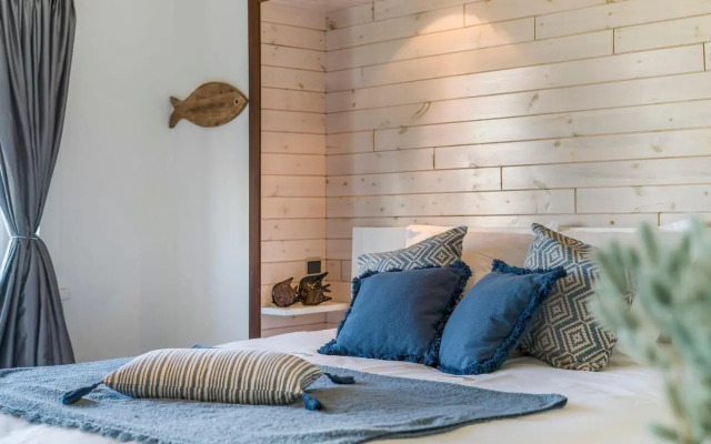 Villa Gamoni - spacious holiday home with garden