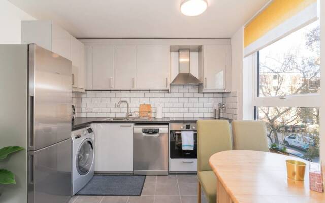 Spacious 4 Bedroom for 8 Guests in Central London