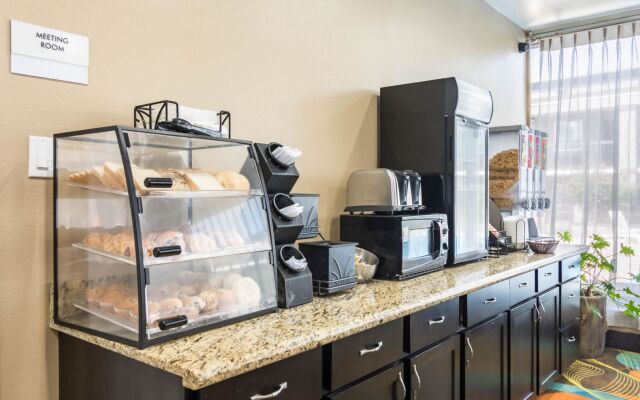 Clarion Inn & Suites Russellville I-40