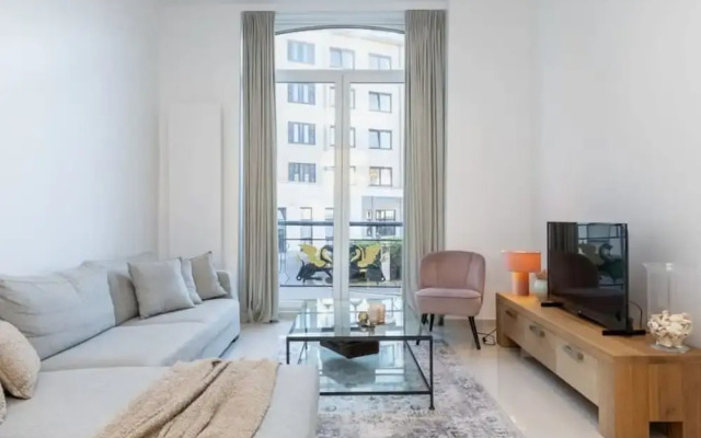 Stylish Duplex Apartment in a Renovated Town House
