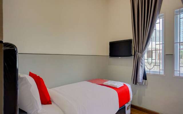 Super OYO 93064 Alhesa Residence