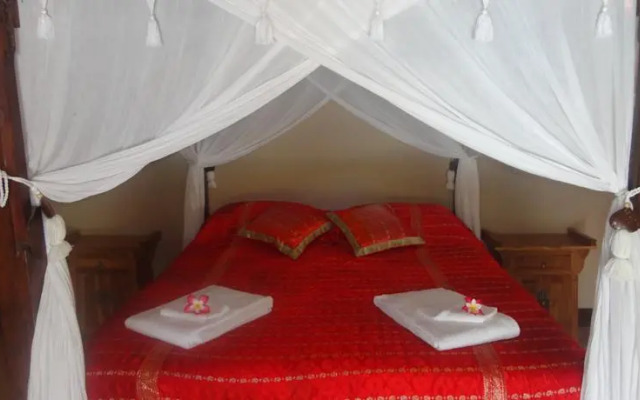 Lovina Beachhouse Villas