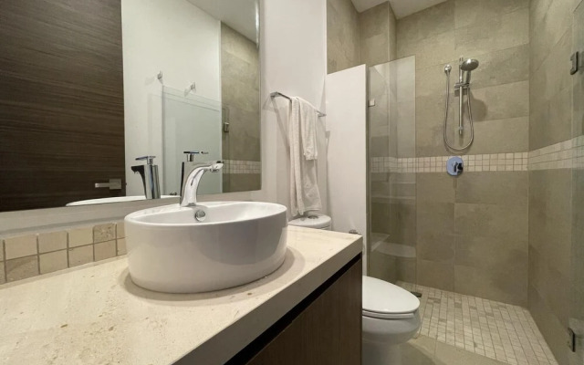 Magnificent Stylish Apartment Charming Private Terrace Wonderful Community Pool Amenities