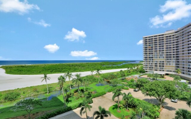 Beachfront Condo With Panoramic Ocean Views and Pool