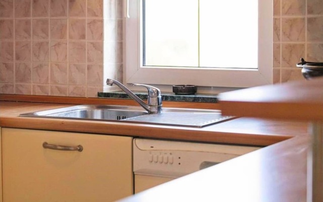 Apt w Jacuzzi, Balcony & sea View, 3 min to Beach