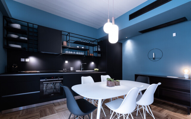 Blue and Peach 2BD Apartment 132m2 Free Parking