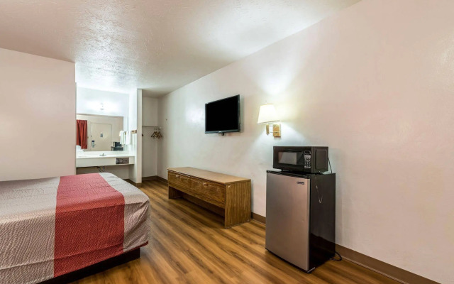 Motel 6 Attalla, AL