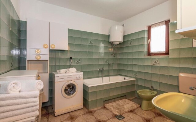 Awesome Home in Erzisce With Wifi and 2 Bedrooms