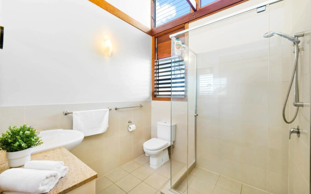 Serenity - Mudjimba - Pet Friendly Holiday Home