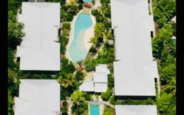 Palm Cove Pool Access Apartment