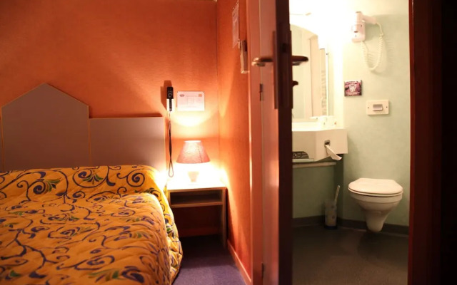 Crau Hotel
