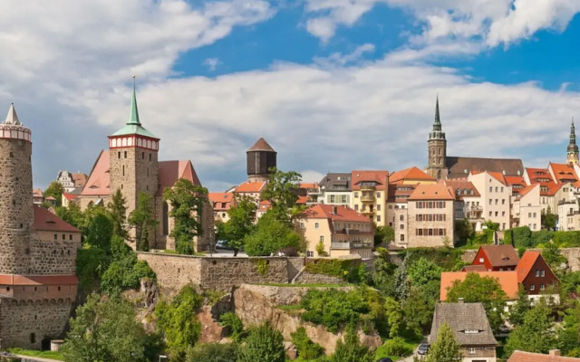 Evening sun Modern Retreat