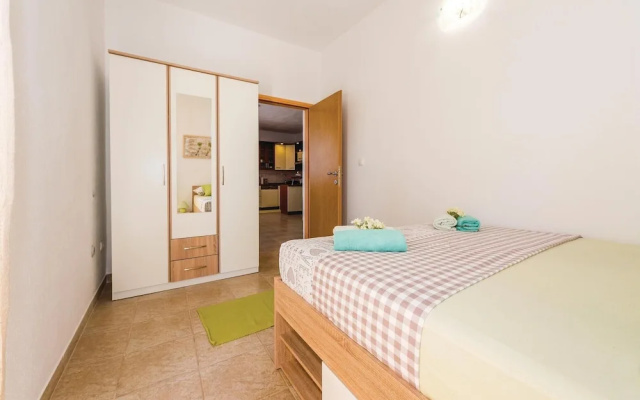 Stunning Home in Tribunj With Wifi and 4 Bedrooms