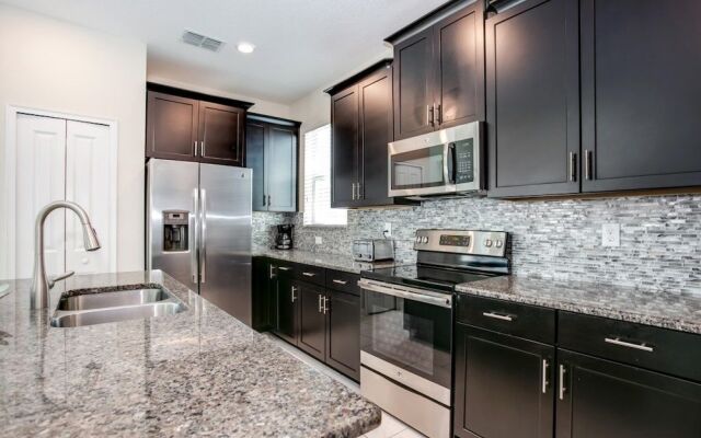 1585tempo 5 Bedroom Home by RedAwning