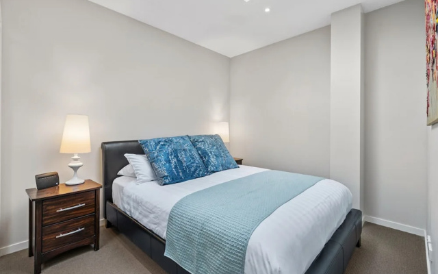 Chic Inner City Convenience, With Secure Parking – Guest Rooms – Melbourne