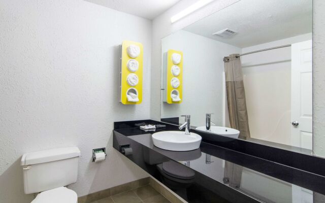 Motel 6 Moss Point, MS