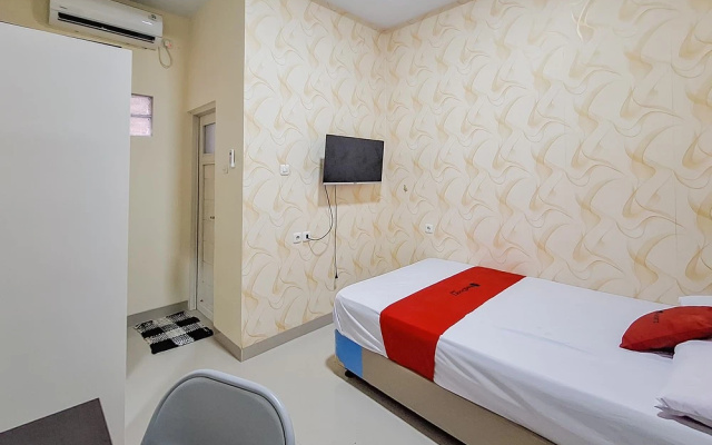RedDoorz Syariah @ Borba Kesepuhan Cirebon – Guest Rooms – Cirebon