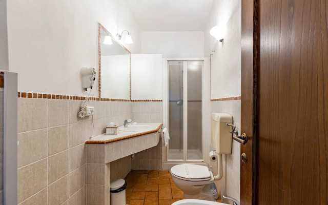 Loro 12 With Shared Pool And Tennis