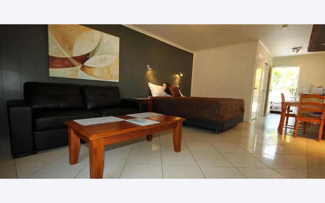 Pacific Palms Motor Inn