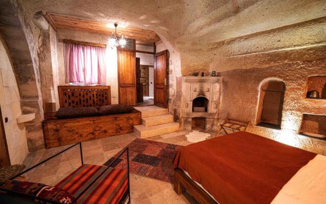 Alice in Cappadocia