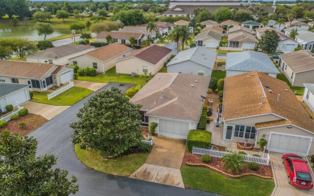 Amelia Avenue 3669 by White Pelican VR