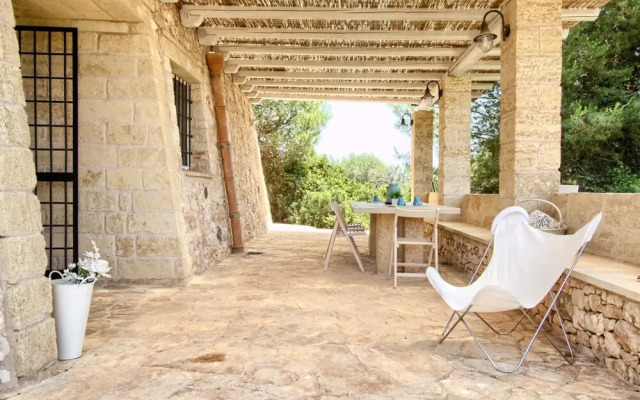 Minerva, Luxe Stone House